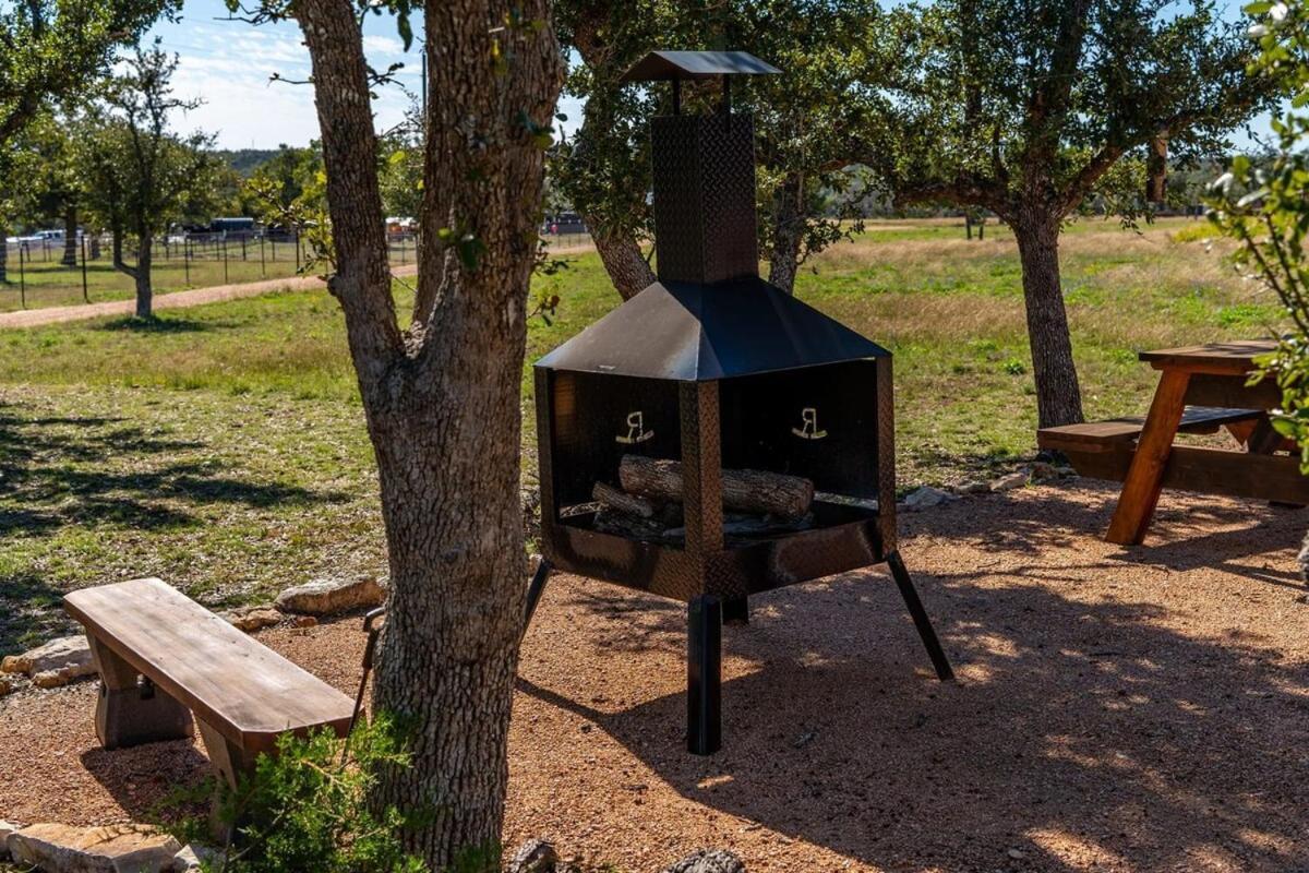 Rockin' R - Morning Star Cabin フレデリックスバーグ エクステリア 写真